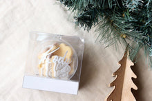 Load image into Gallery viewer, Personalised Bauble with Bikkies
